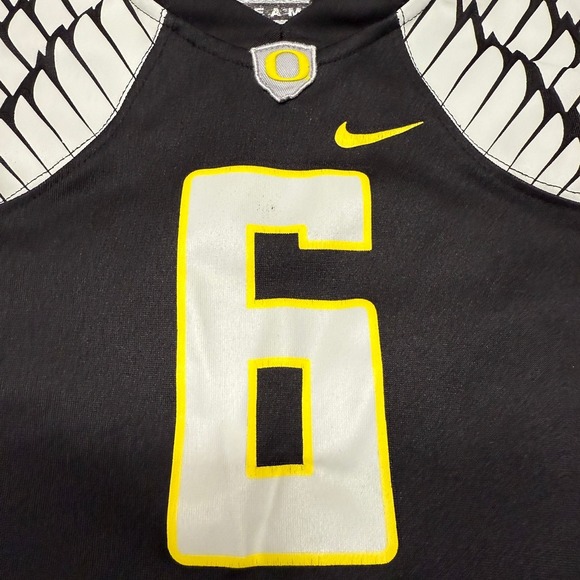 Nike Oregon Ducks Boys Football Jersey Size 7 Black Yellow NCAA #6 Shirt - Picture 7 of 7